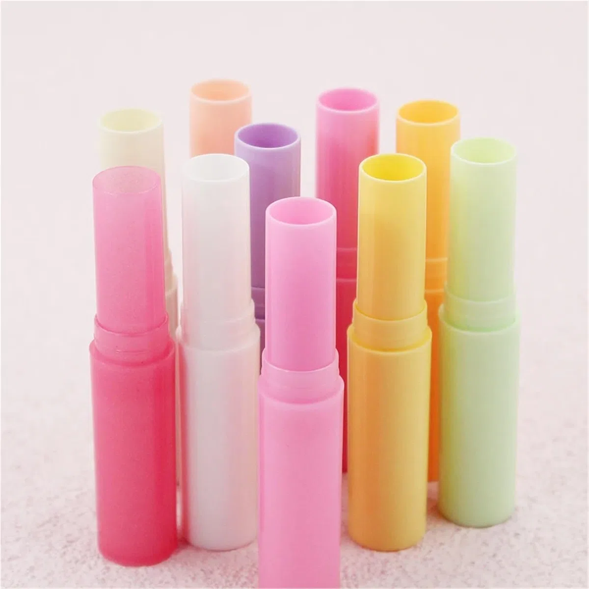 Lot de 30/50/100 conteneurs de baume à lèvres de 4 ml avec bouchons - Mini tube vide portable pour rouge à lèvres - Contenants cosmétiques de voyage (rouge, 100 pièces)